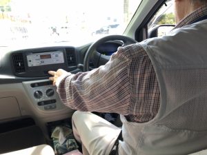 高齢ドライバーの8割が急発進防止装置を付けず 東京